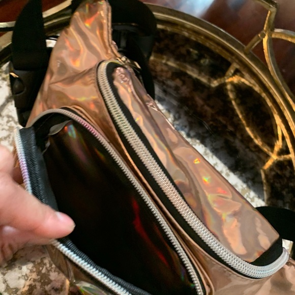 😍Rose good Iridescent Fanny pack / waist bag! - Picture 2 of 4